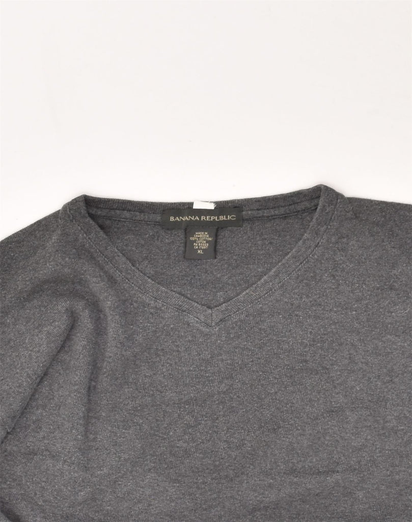 BANANA REPUBLIC Mens V-Neck Jumper Sweater XL Grey Cotton | Vintage Banana Republic | Thrift | Second-Hand Banana Republic | Used Clothing | Messina Hembry 