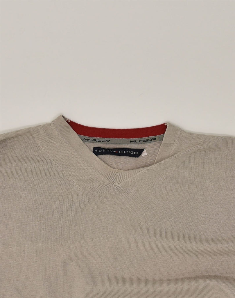 TOMMY HILFIGER Mens V-Neck Jumper Sweater Small Beige Cotton | Vintage Tommy Hilfiger | Thrift | Second-Hand Tommy Hilfiger | Used Clothing | Messina Hembry 