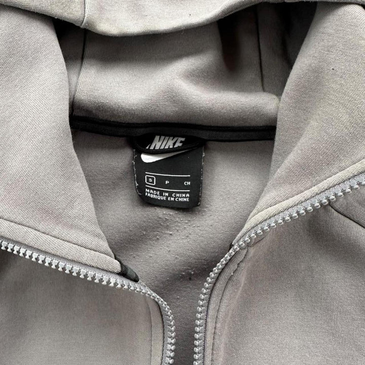 Nike tech style hoodie - small