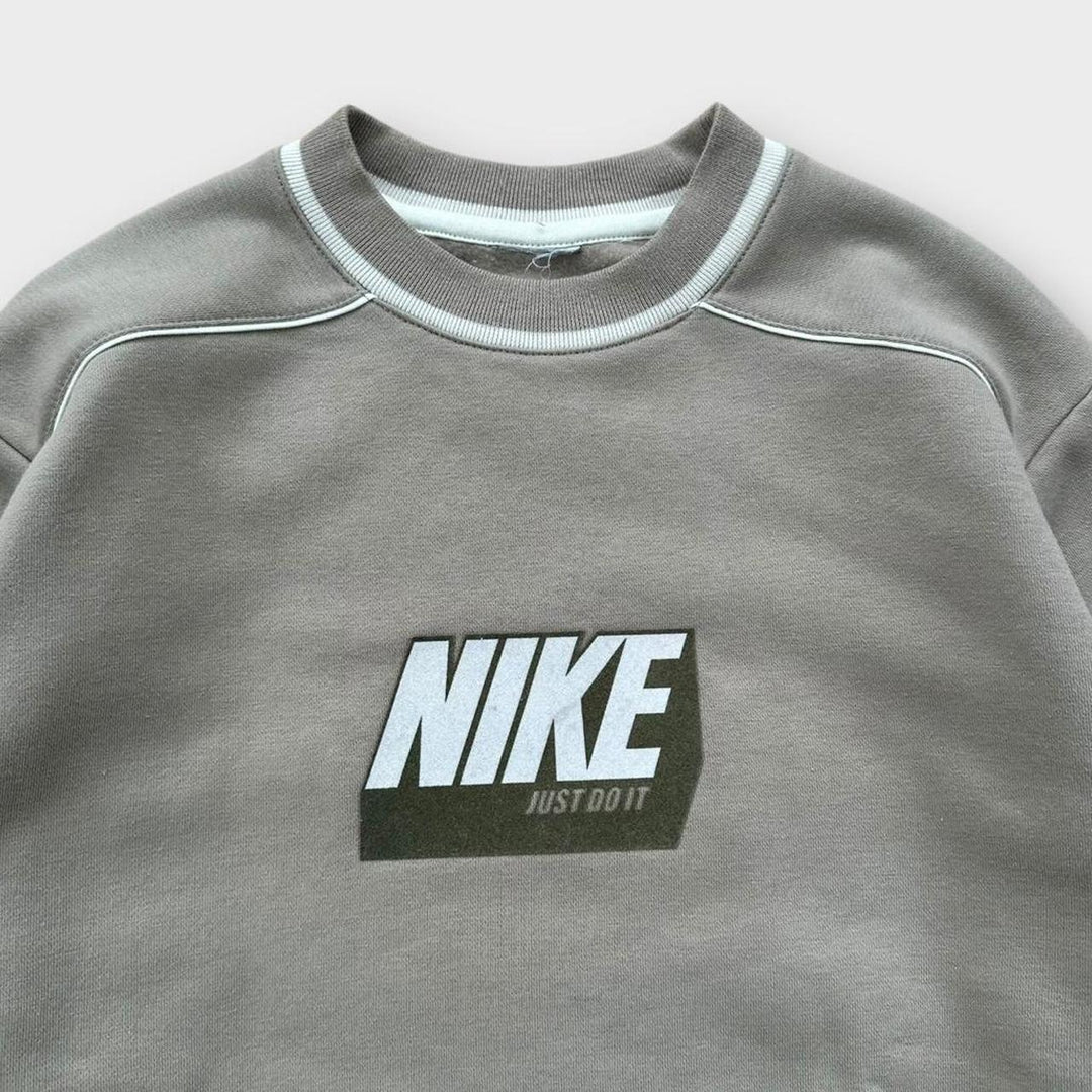 Vintage Nike sweatshirt - medium