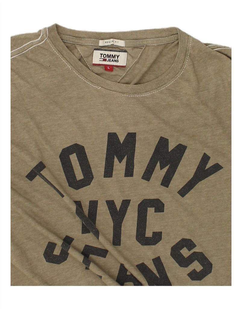 TOMMY HILFIGER Mens Regular Fit Graphic T-Shirt Top Large Grey Polyester | Vintage Tommy Hilfiger | Thrift | Second-Hand Tommy Hilfiger | Used Clothing | Messina Hembry 