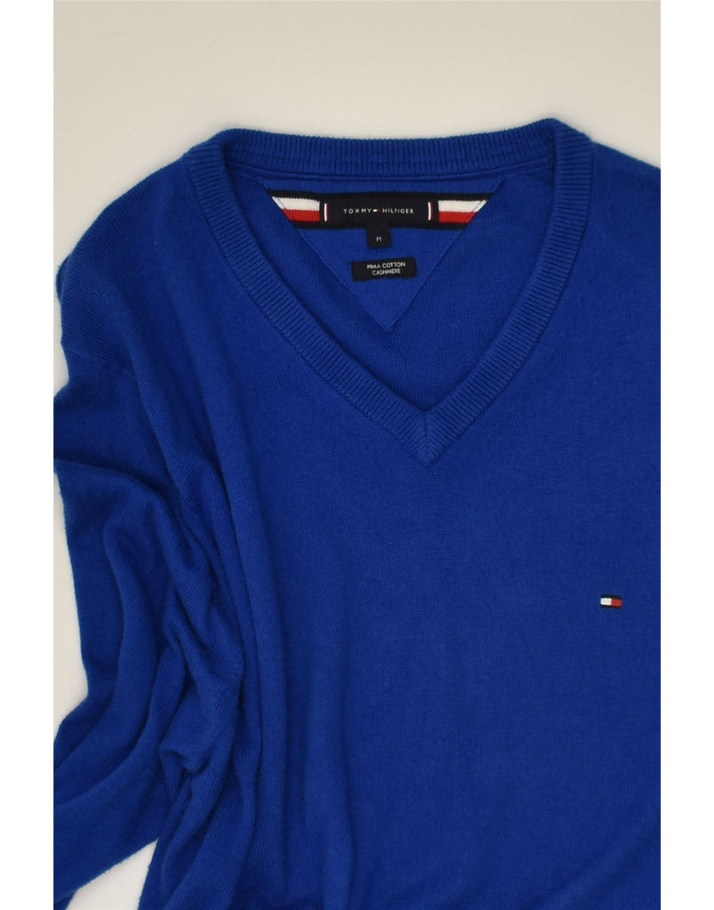 TOMMY HILFIGER Mens V-Neck Jumper Sweater Medium Blue Cotton | Vintage Tommy Hilfiger | Thrift | Second-Hand Tommy Hilfiger | Used Clothing | Messina Hembry 