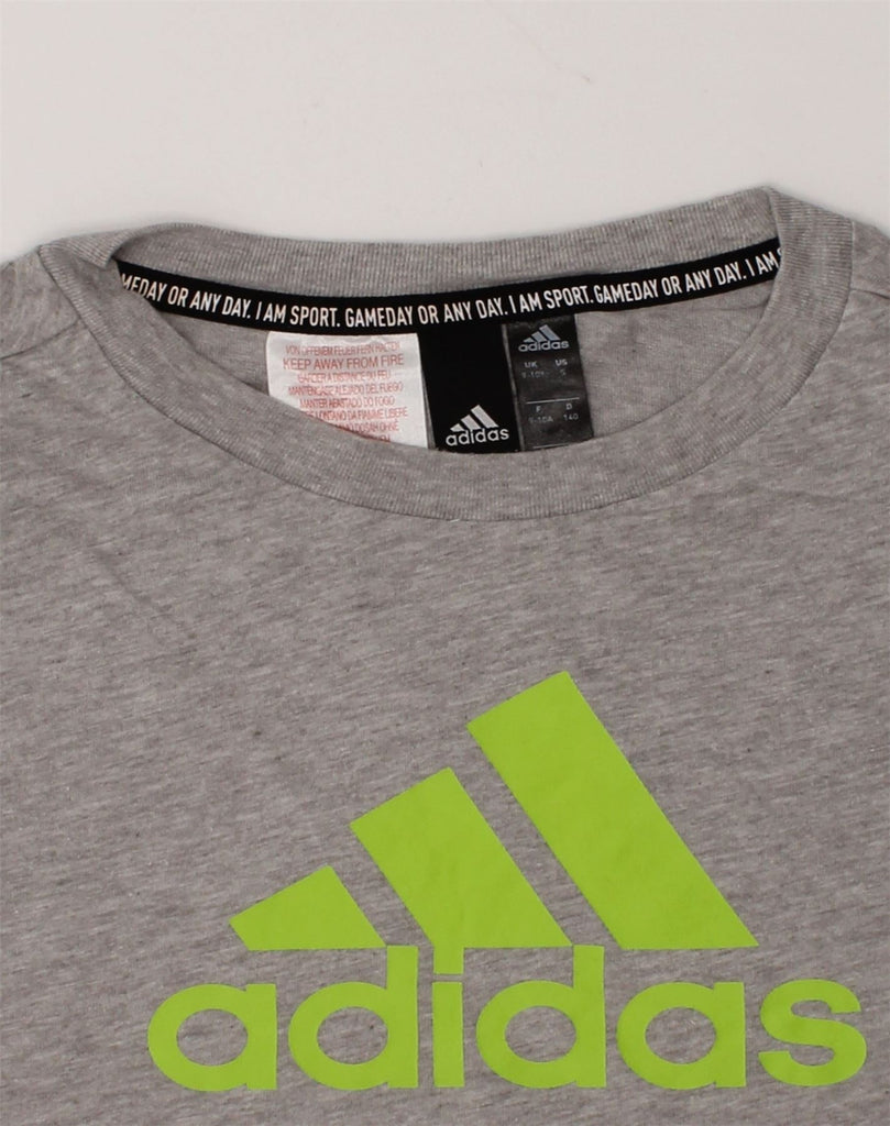 ADIDAS Boys Graphic T-Shirt Top 9-10 Years Grey Cotton | Vintage Adidas | Thrift | Second-Hand Adidas | Used Clothing | Messina Hembry 