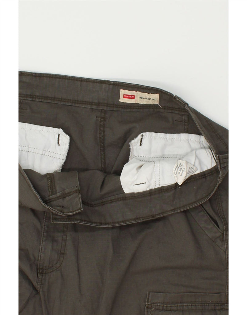WRANGLER Mens Relaxed Fit Cargo Trousers W40 L32 Grey Cotton | Vintage Wrangler | Thrift | Second-Hand Wrangler | Used Clothing | Messina Hembry 