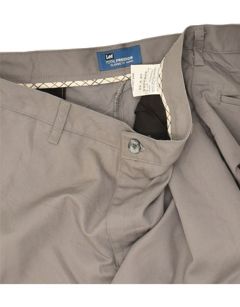 LEE Mens Total Freedom Classic Fit Chino Trousers W38 L30 Grey Polyester | Vintage Lee | Thrift | Second-Hand Lee | Used Clothing | Messina Hembry 