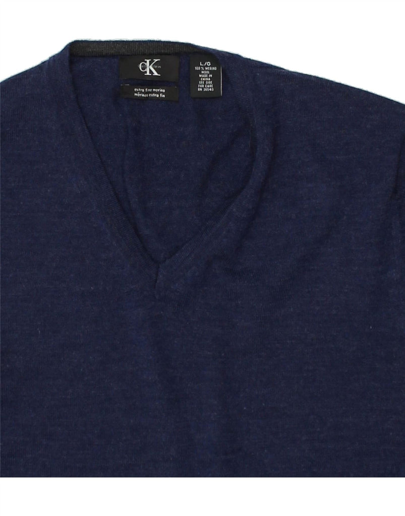 CALVIN KLEIN Mens V-Neck Jumper Sweater Large Navy Blue Merino Wool | Vintage Calvin Klein | Thrift | Second-Hand Calvin Klein | Used Clothing | Messina Hembry 