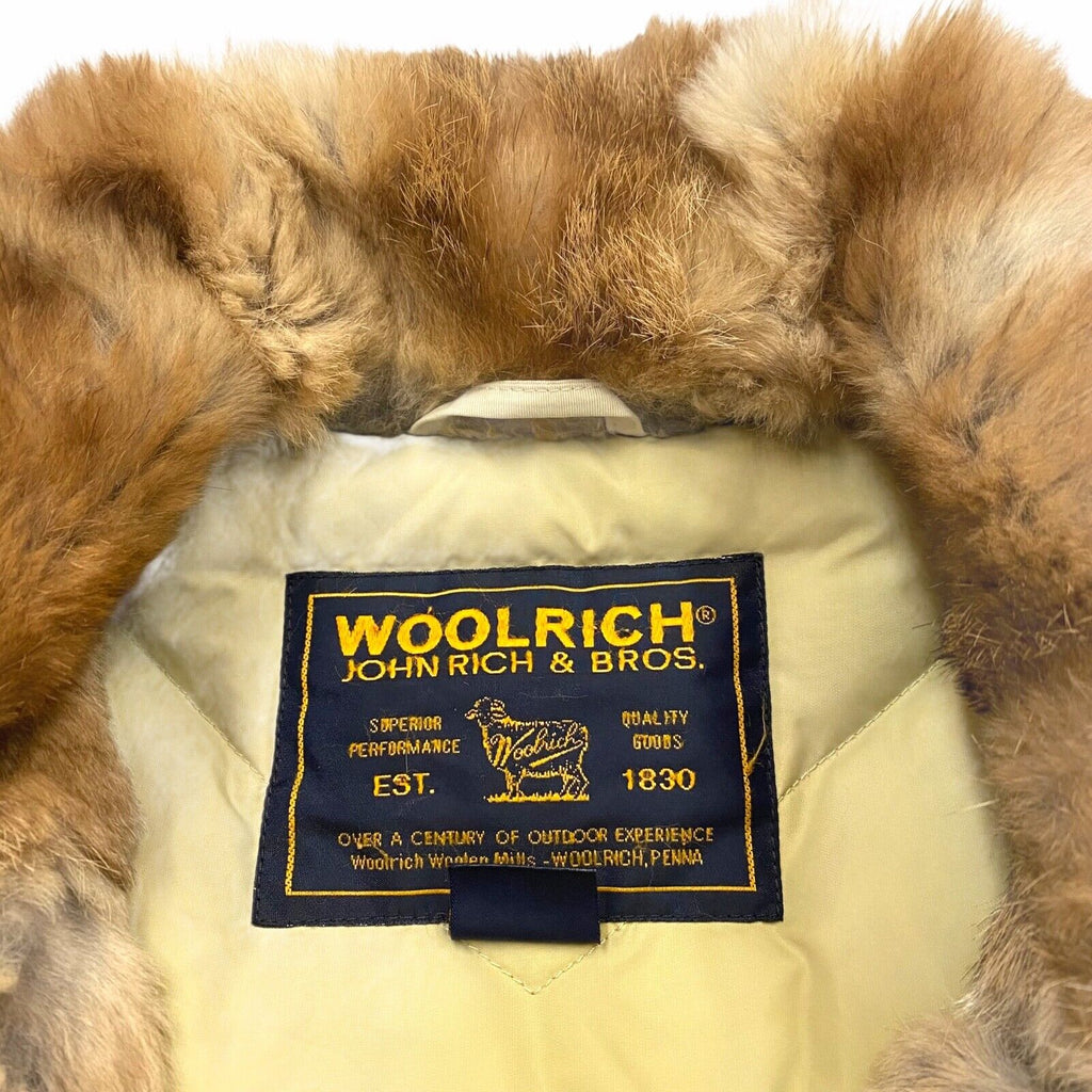 Woolrich Women's Snap Fastening Fur Trim Padded Jacket | Vintage Designer Beige | Vintage Messina Hembry | Thrift | Second-Hand Messina Hembry | Used Clothing | Messina Hembry 