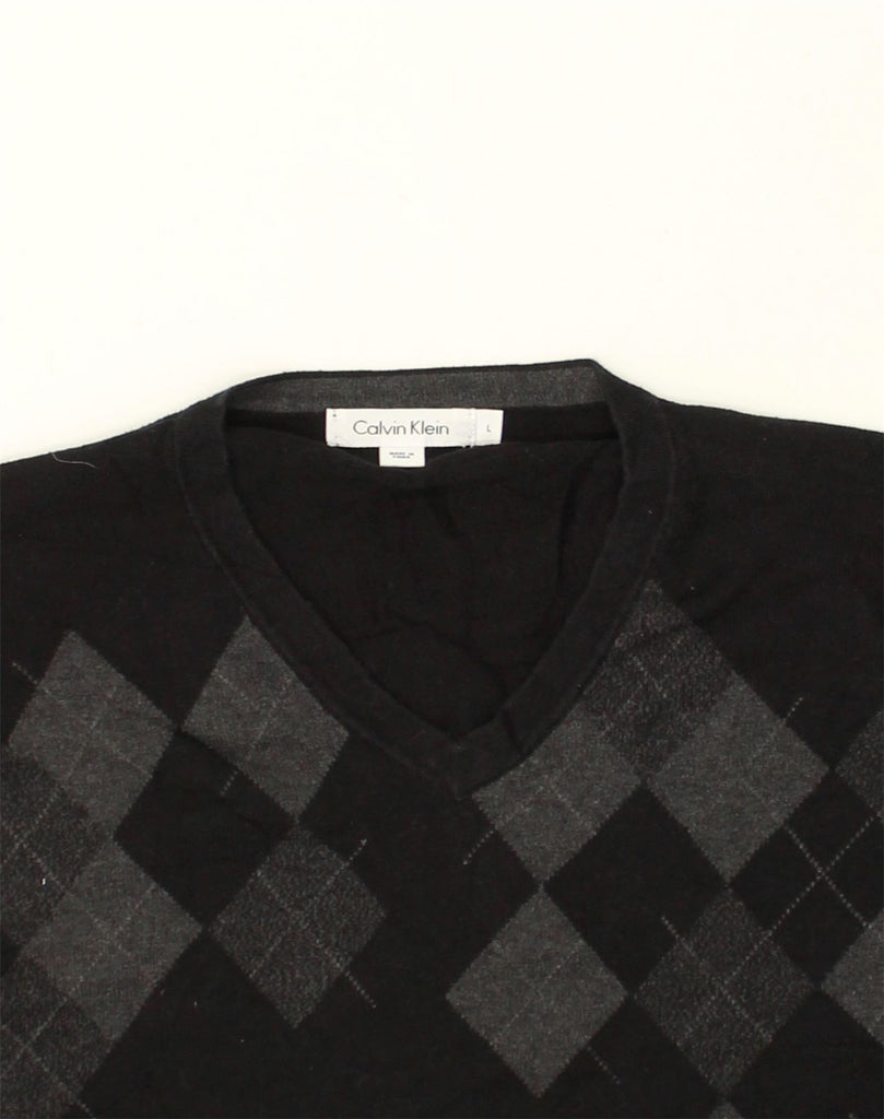 CALVIN KLEIN Mens V-Neck Jumper Sweater Large Black Argyle/Diamond | Vintage Calvin Klein | Thrift | Second-Hand Calvin Klein | Used Clothing | Messina Hembry 