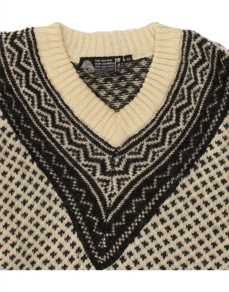 VINTAGE Mens V-Neck Jumper Sweater IT 50 Medium Beige Fair Isle New Wool | Vintage Vintage | Thrift | Second-Hand Vintage | Used Clothing | Messina Hembry 