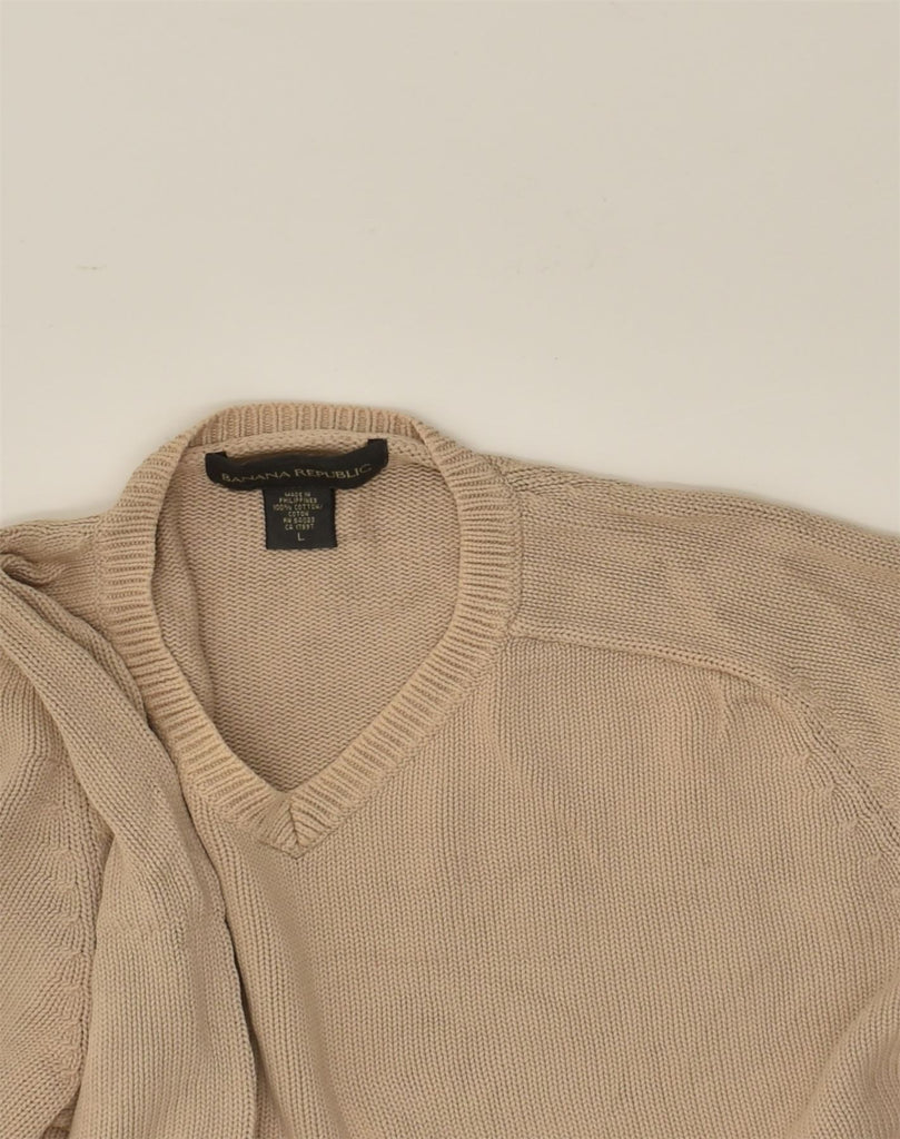 BANANA REPUBLIC Mens V-Neck Jumper Sweater Large Beige Cotton | Vintage Banana Republic | Thrift | Second-Hand Banana Republic | Used Clothing | Messina Hembry 