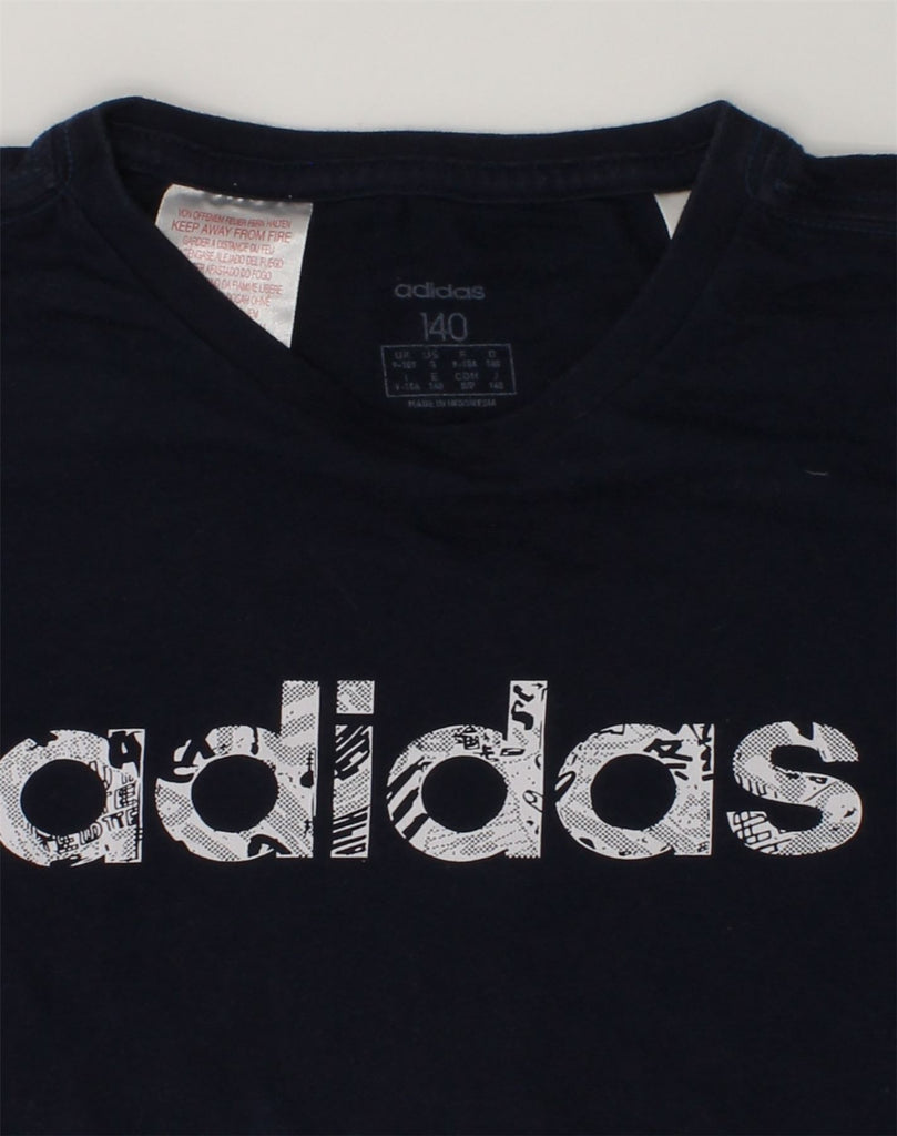 ADIDAS Boys Graphic T-Shirt Top 9-10 Years Navy Blue Cotton | Vintage Adidas | Thrift | Second-Hand Adidas | Used Clothing | Messina Hembry 