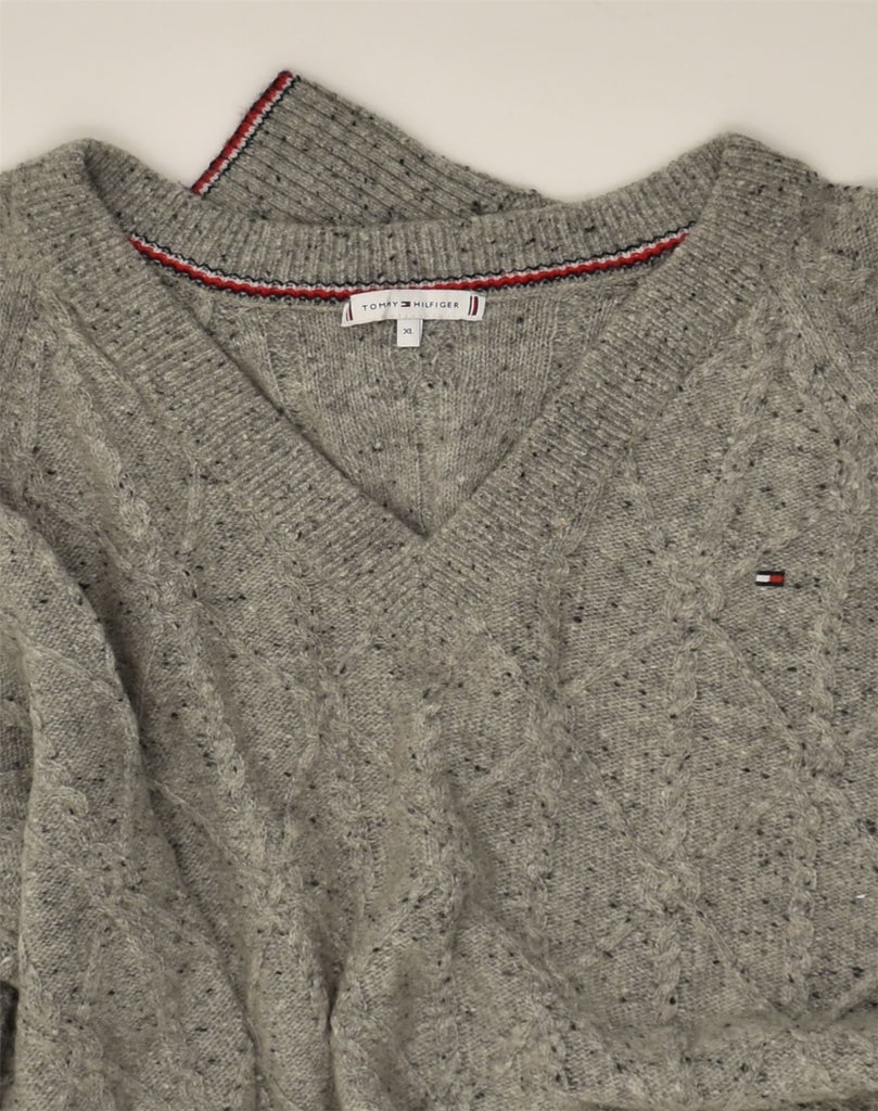 TOMMY HILFIGER Mens V-Neck Jumper Sweater XL Grey Flecked Lambswool | Vintage Tommy Hilfiger | Thrift | Second-Hand Tommy Hilfiger | Used Clothing | Messina Hembry 