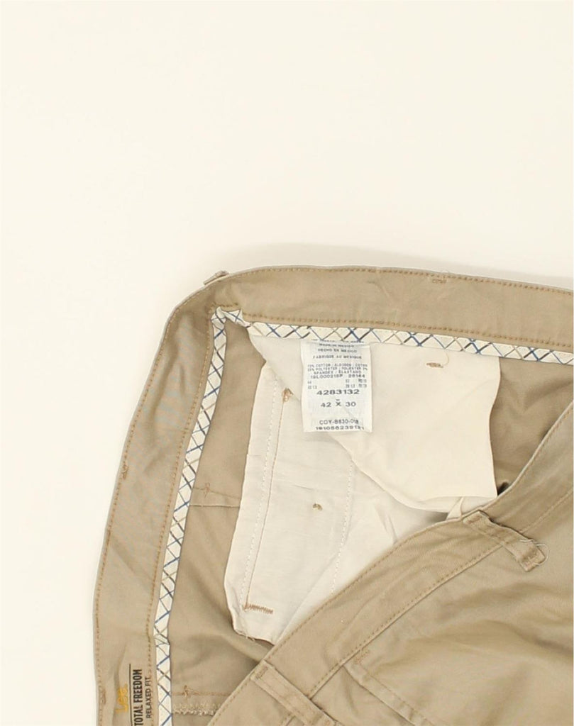 LEE Mens Total Freedom Relaxed Fit Casual Trousers W42 L32  Beige Cotton | Vintage Lee | Thrift | Second-Hand Lee | Used Clothing | Messina Hembry 