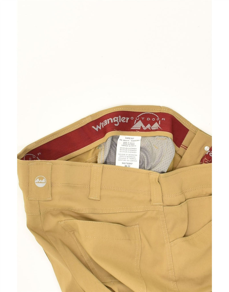 WRANGLER Mens Outdoor Straight Cargo Trousers W36 L32  Beige Nylon | Vintage Wrangler | Thrift | Second-Hand Wrangler | Used Clothing | Messina Hembry 