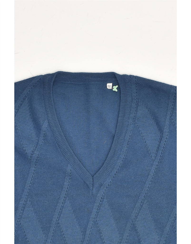 VINTAGE Mens V-Neck Jumper Sweater IT 52 Large Blue Geometric Wool | Vintage Vintage | Thrift | Second-Hand Vintage | Used Clothing | Messina Hembry 