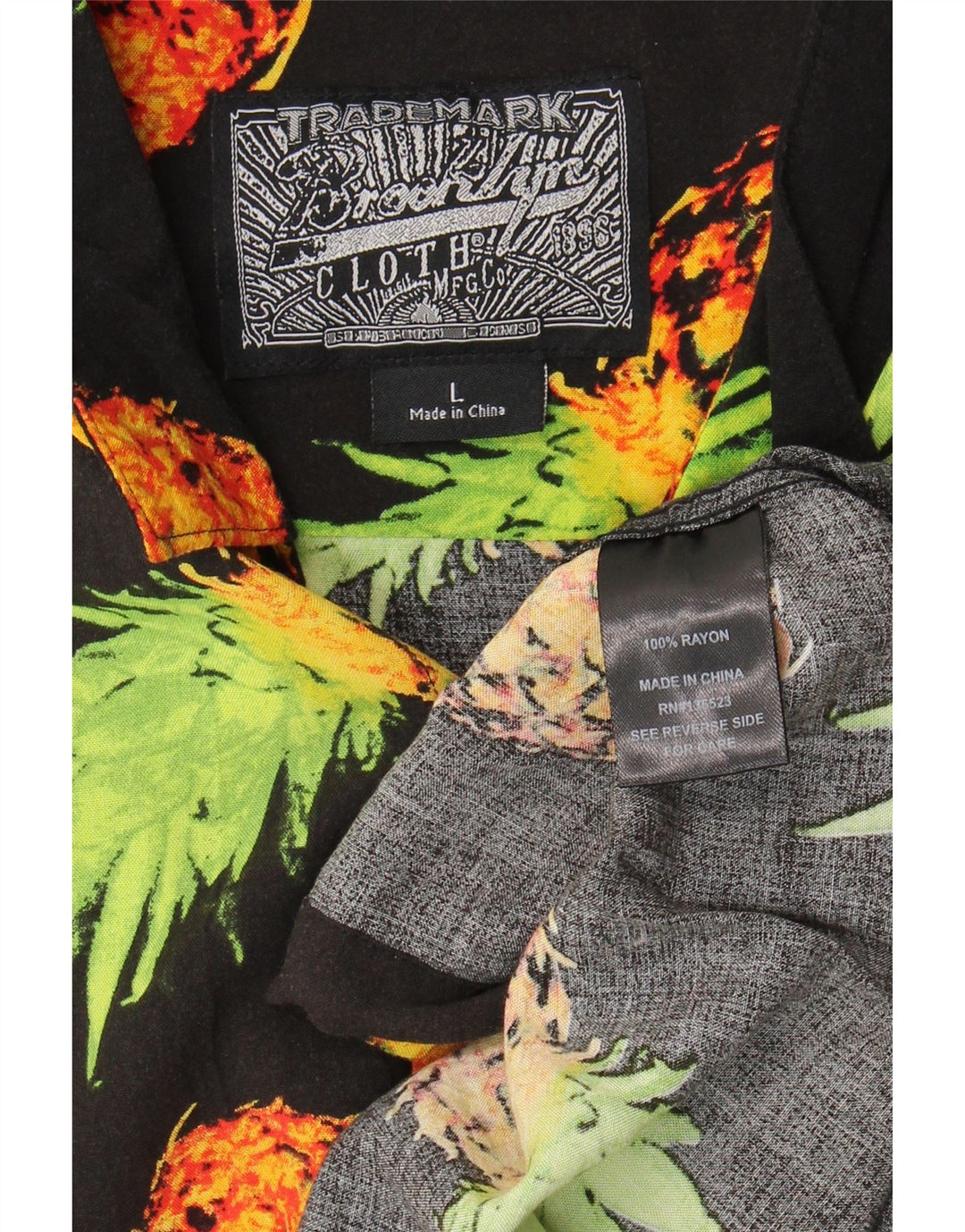 TRADEMARK Mens Abstract Pattern Short Sleeve Shirt Large Black Hawaiian Vintage Trademark and Second-Hand Trademark from Messina Hembry 