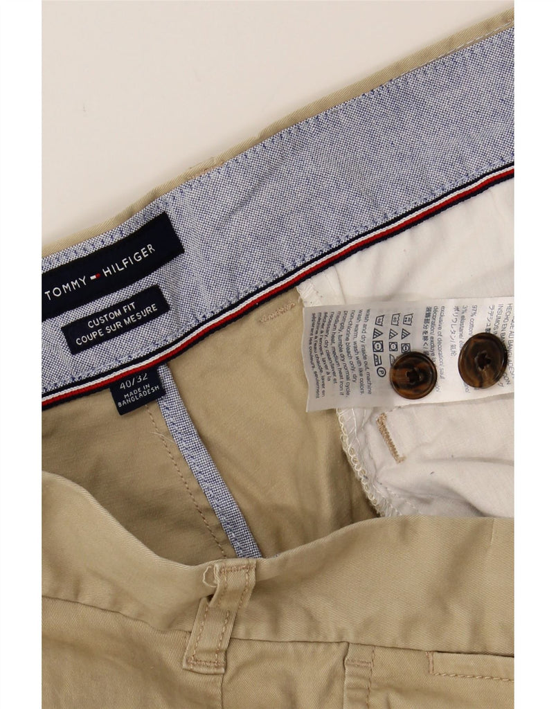 TOMMY HILFIGER Mens Custom Fit Straight Chino Trousers W40 L32 Beige Vintage Tommy Hilfiger and Second-Hand Tommy Hilfiger from Messina Hembry 
