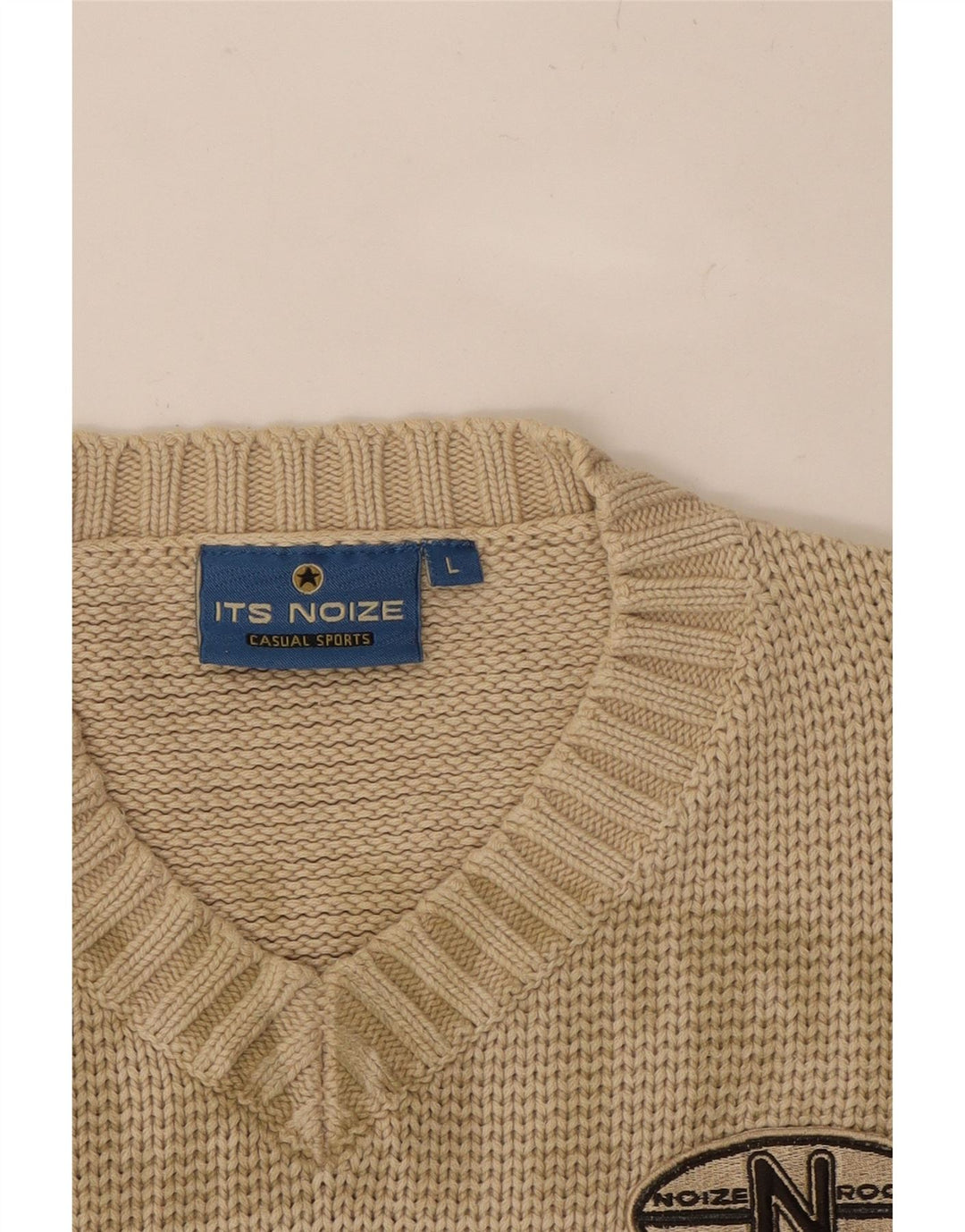 VINTAGE Mens Graphic V-Neck Jumper Sweater Large Beige Cotton Vintage Vintage and Second-Hand Vintage from Messina Hembry 