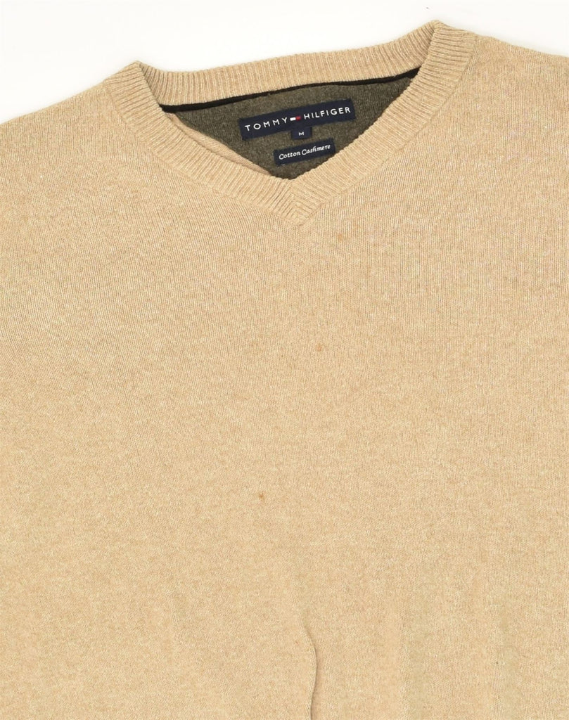 TOMMY HILFIGER Mens V-Neck Jumper Sweater Medium Beige Cotton | Vintage Tommy Hilfiger | Thrift | Second-Hand Tommy Hilfiger | Used Clothing | Messina Hembry 