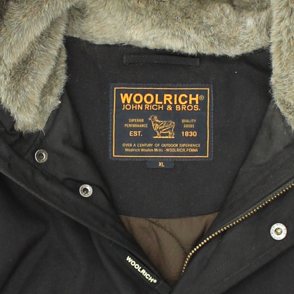 Woolrich Mens Black Nylon Quilted Jacket | Vintage High End Designer Hooded Coat | Vintage Messina Hembry | Thrift | Second-Hand Messina Hembry | Used Clothing | Messina Hembry 