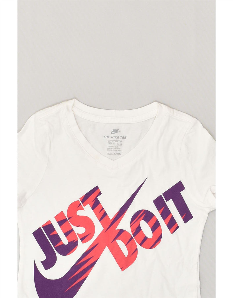 NIKE Girls Athletic Cut Graphic T-Shirt Top 6-7 Years XS  White Cotton | Vintage Nike | Thrift | Second-Hand Nike | Used Clothing | Messina Hembry 