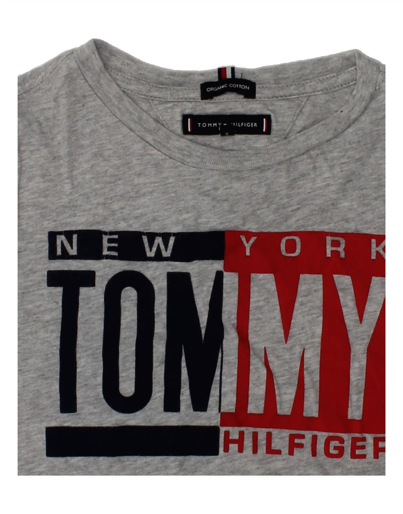 TOMMY HILFIGER Boys Graphic T-Shirt Top 7-8 Years Grey Cotton | Vintage Tommy Hilfiger | Thrift | Second-Hand Tommy Hilfiger | Used Clothing | Messina Hembry 