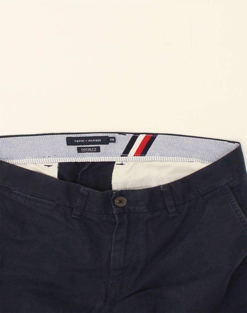 TOMMY HILFIGER Mens Custom Fit Chino Trousers W33 L30 Navy Blue Cotton | Vintage Tommy Hilfiger | Thrift | Second-Hand Tommy Hilfiger | Used Clothing | Messina Hembry 