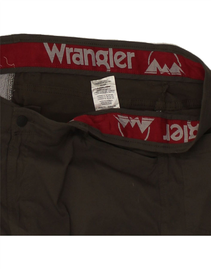 WRANGLER Mens Straight Cargo Trousers W40 L32  Grey Nylon | Vintage Wrangler | Thrift | Second-Hand Wrangler | Used Clothing | Messina Hembry 