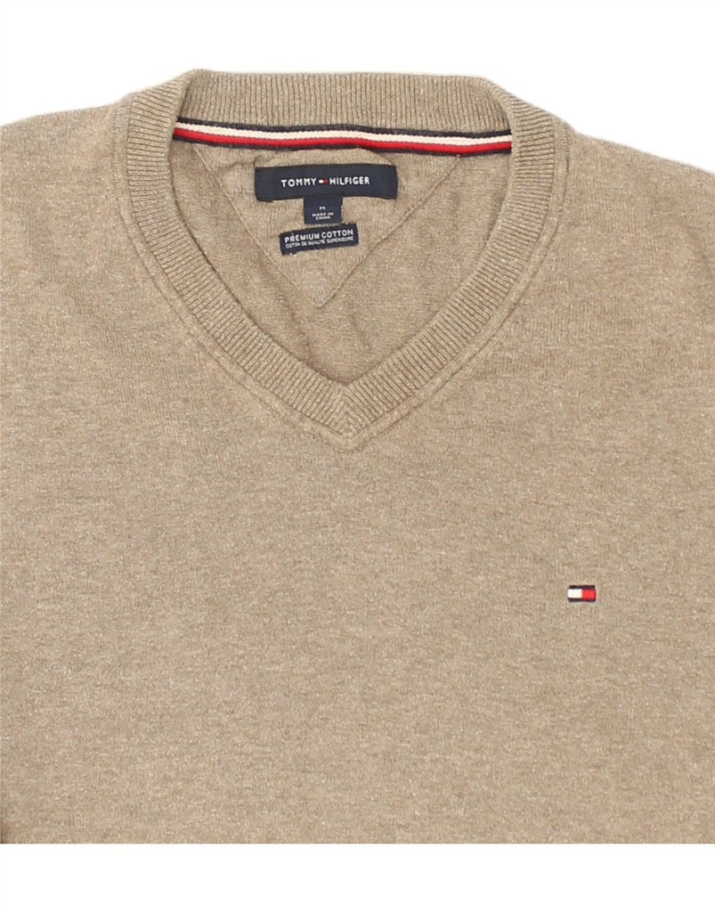 TOMMY HILFIGER Mens V-Neck Jumper Sweater Medium Beige Cotton | Vintage Tommy Hilfiger | Thrift | Second-Hand Tommy Hilfiger | Used Clothing | Messina Hembry 