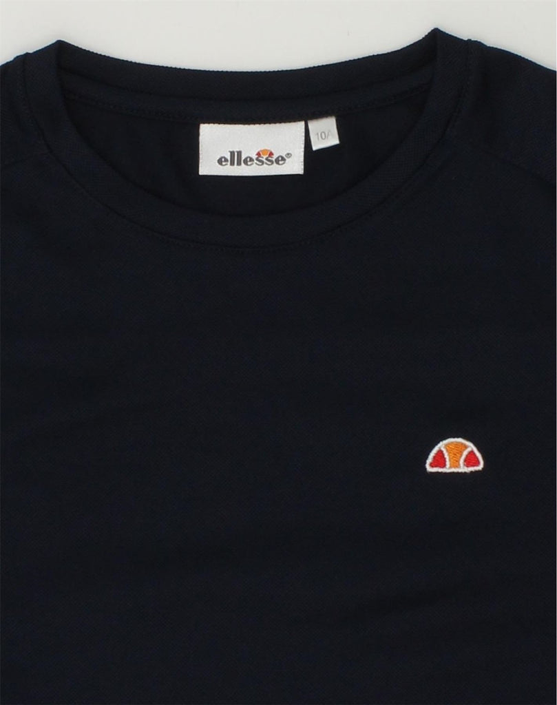 ELLESSE Boys T-Shirt Top 9-10 Years Navy Blue Polyester | Vintage Ellesse | Thrift | Second-Hand Ellesse | Used Clothing | Messina Hembry 