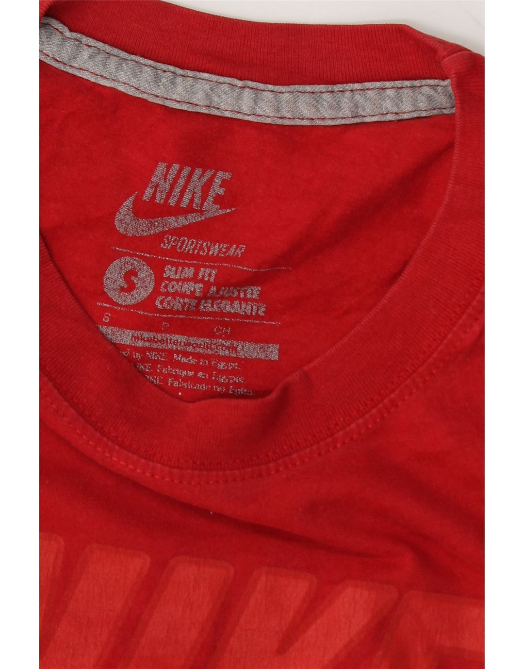 NIKE Mens Slim Fit Graphic T-Shirt Top Small Red Cotton Vintage Nike and Second-Hand Nike from Messina Hembry 