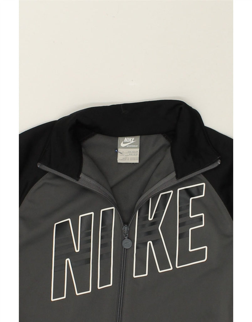 NIKE Boys Graphic Tracksuit Top Jacket 8-9 Years Small  Grey Colourblock | Vintage Nike | Thrift | Second-Hand Nike | Used Clothing | Messina Hembry 