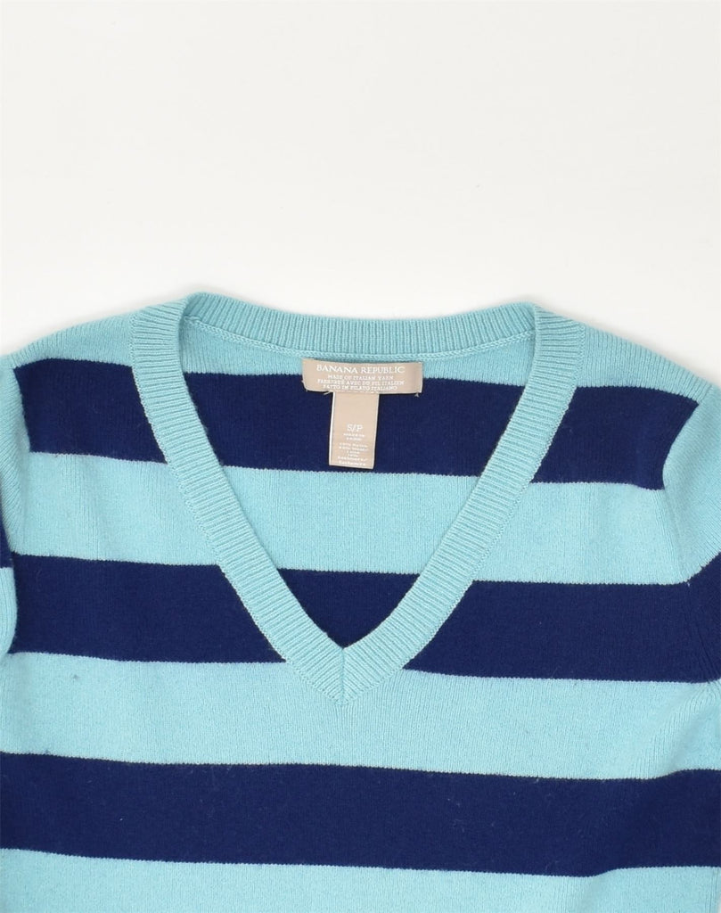 BANANA REPUBLIC Womens V-Neck Jumper Sweater UK 8 Small Blue Striped Nylon | Vintage Banana Republic | Thrift | Second-Hand Banana Republic | Used Clothing | Messina Hembry 