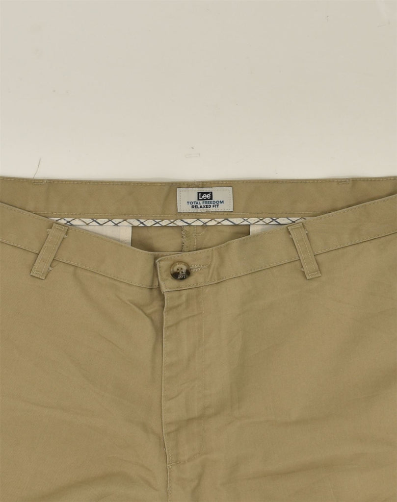 LEE Mens Total Freedom Relaxed Fit Chino Trousers W40 L30 Khaki Polyester | Vintage Lee | Thrift | Second-Hand Lee | Used Clothing | Messina Hembry 