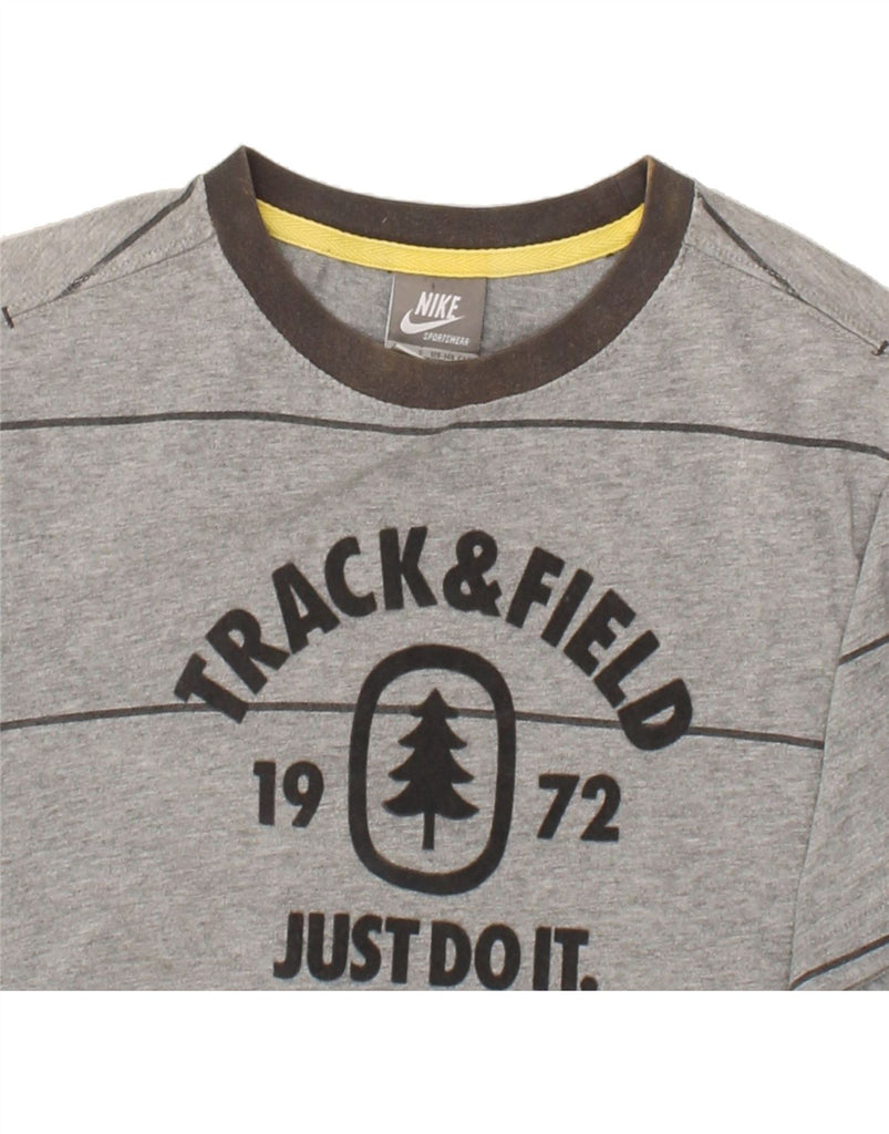 NIKE Boys Track & Field Graphic T-Shirt Top 8-9 Years Small  Grey Striped | Vintage Nike | Thrift | Second-Hand Nike | Used Clothing | Messina Hembry 