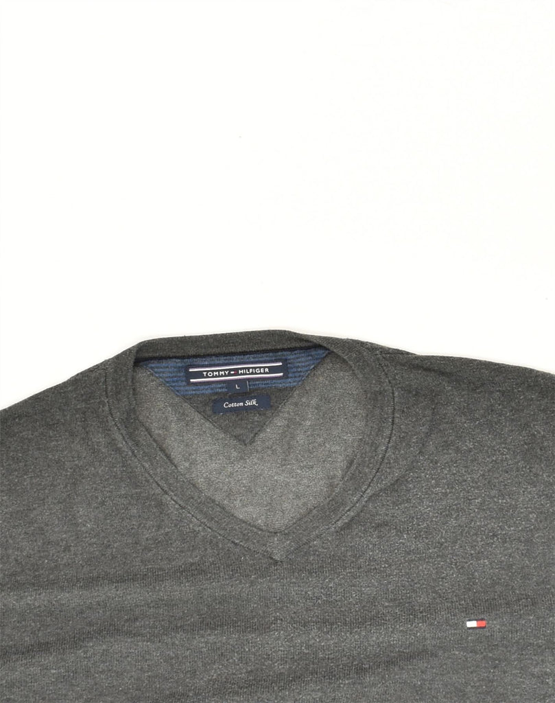 TOMMY HILFIGER Mens V-Neck Jumper Sweater Large Grey Cotton | Vintage Tommy Hilfiger | Thrift | Second-Hand Tommy Hilfiger | Used Clothing | Messina Hembry 