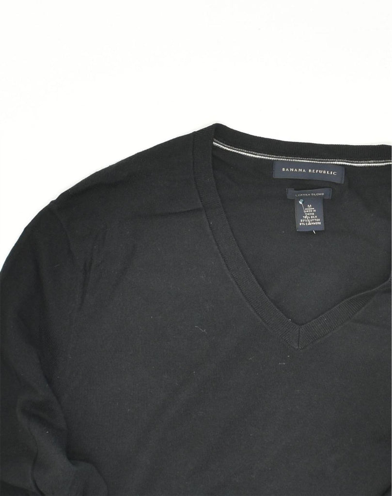 BANANA REPUBLIC Mens V-Neck Jumper Sweater Medium Black Silk | Vintage Banana Republic | Thrift | Second-Hand Banana Republic | Used Clothing | Messina Hembry 