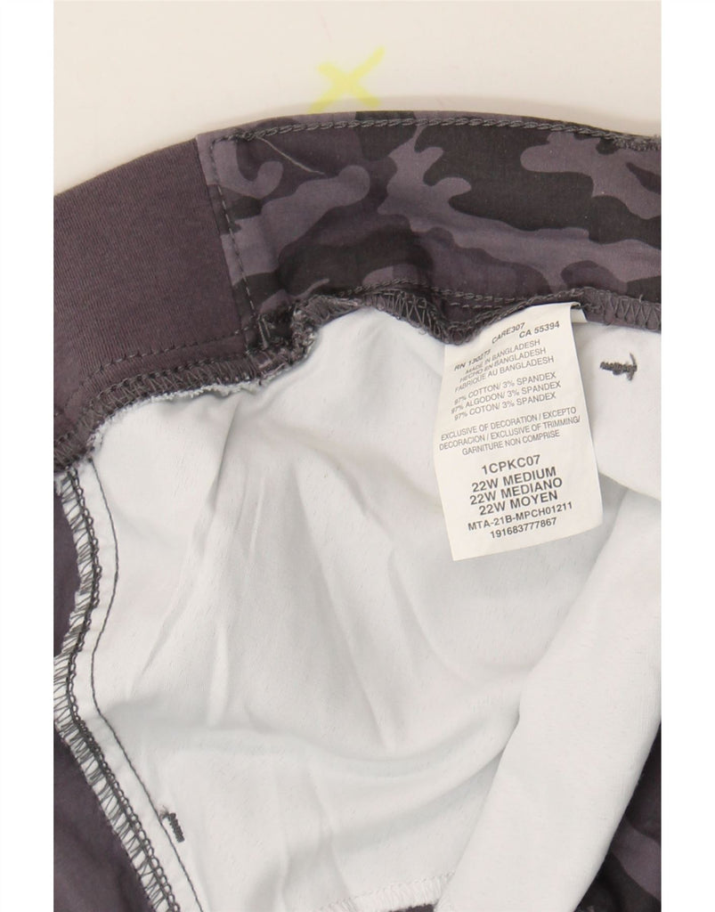 LEE Womens Mid Rise Capri Trousers US 22 3XL W44 L19 Grey Camouflage Vintage Lee and Second-Hand Lee from Messina Hembry 