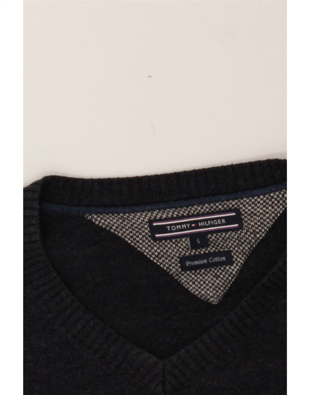 TOMMY HILFIGER Mens V-Neck Jumper Sweater Small Grey Cotton Vintage Tommy Hilfiger and Second-Hand Tommy Hilfiger from Messina Hembry 