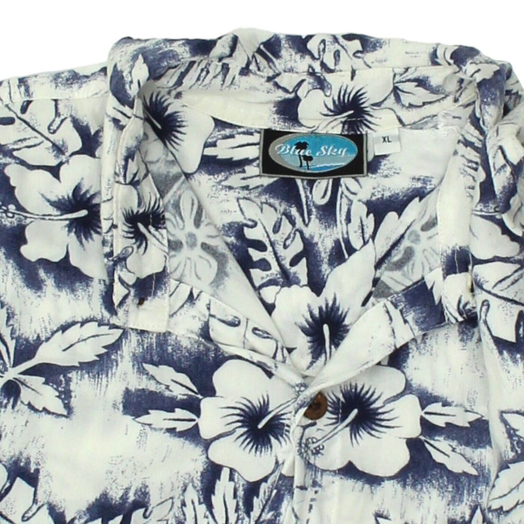 Blue Sky White Casual Short Sleeve Hawaiian Shirt | Vintage Summer Holiday VTG | Vintage Messina Hembry | Thrift | Second-Hand Messina Hembry | Used Clothing | Messina Hembry 