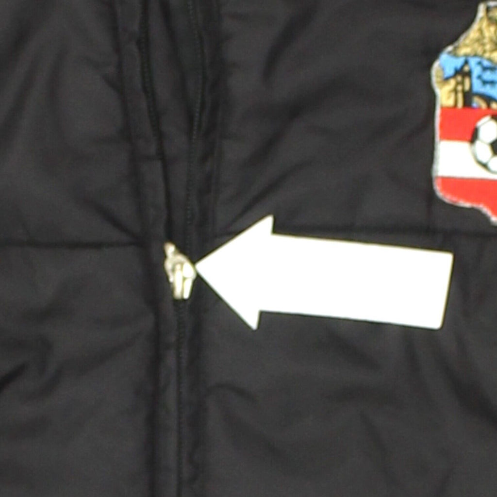 Danok Bat CF Umbro Mens Black Quilted Bench Coat Jacket | Football Sportswear | Vintage Messina Hembry | Thrift | Second-Hand Messina Hembry | Used Clothing | Messina Hembry 
