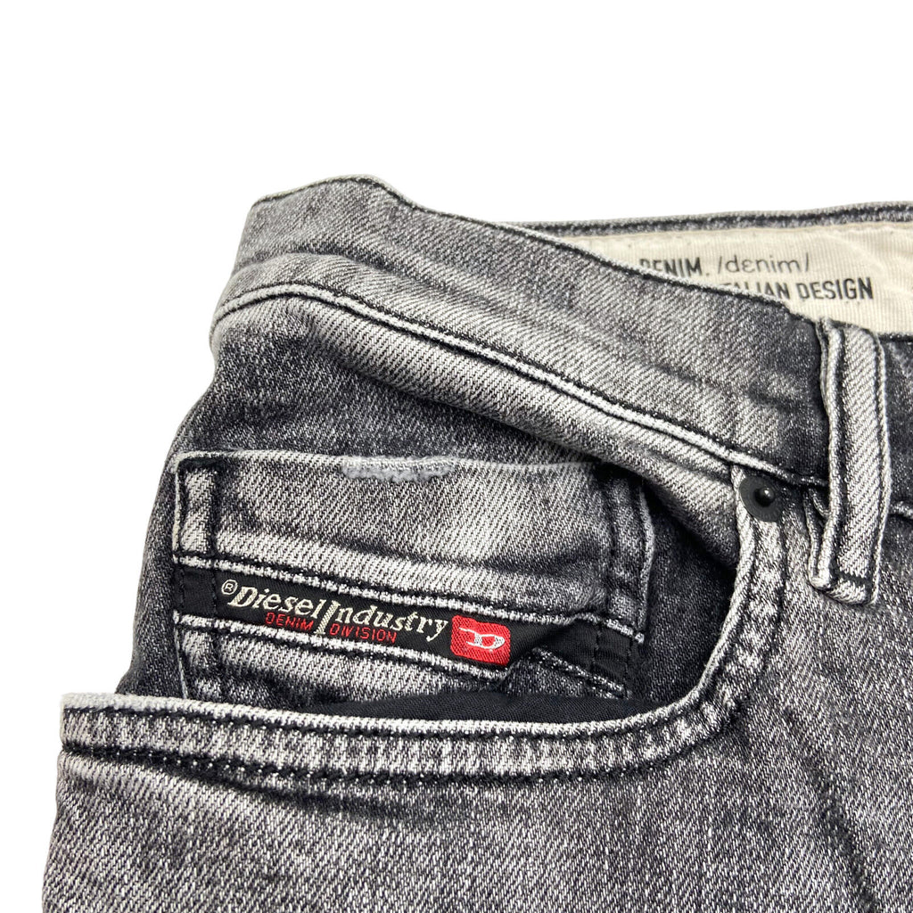 Diesel Industry Grey Tepphar Slim Jeans | Vintage High End Designer Denim VTG | Vintage Messina Hembry | Thrift | Second-Hand Messina Hembry | Used Clothing | Messina Hembry 