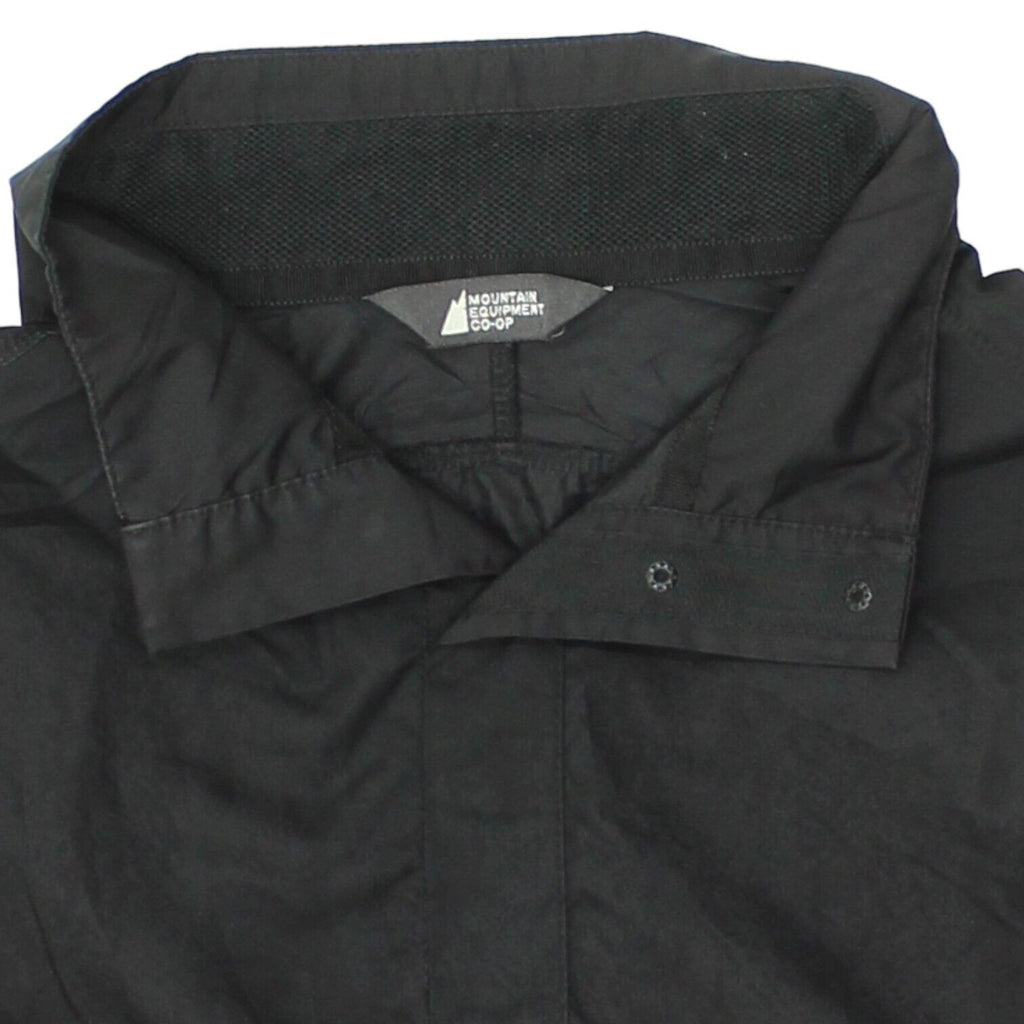 Mountain Equipment Co-op Mens Black Henley Collared Lightweight Jacket | VTG | Vintage Messina Hembry | Thrift | Second-Hand Messina Hembry | Used Clothing | Messina Hembry 